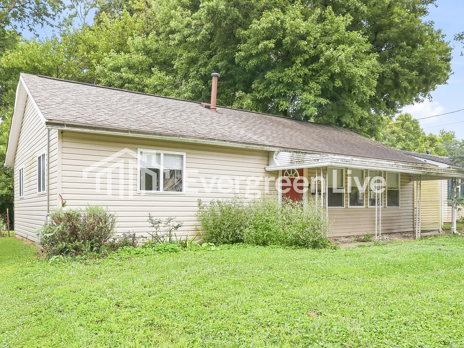 3 bed, 1.0 bath, 1225 sqft, $1,345 — Photo 2