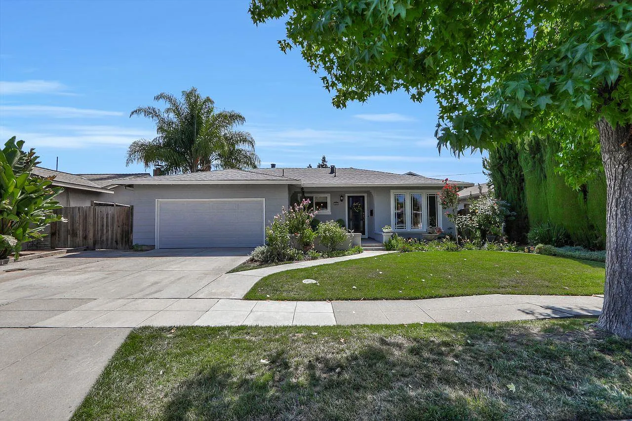 1555 Hervey Ln photo 1