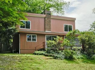 907 Plymouth Lake Dr, Newton, NJ 07860