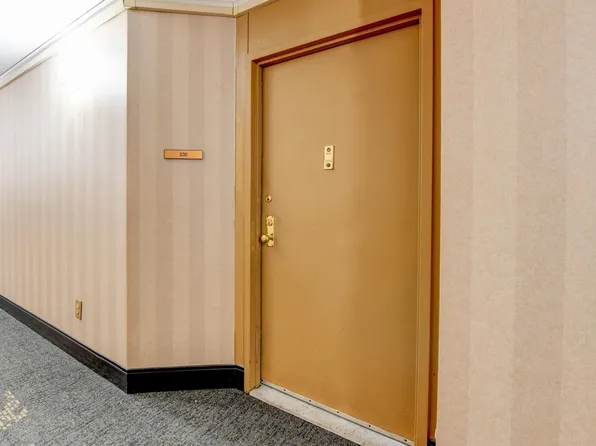 232 Harmon Cove Tower image 28 of 46