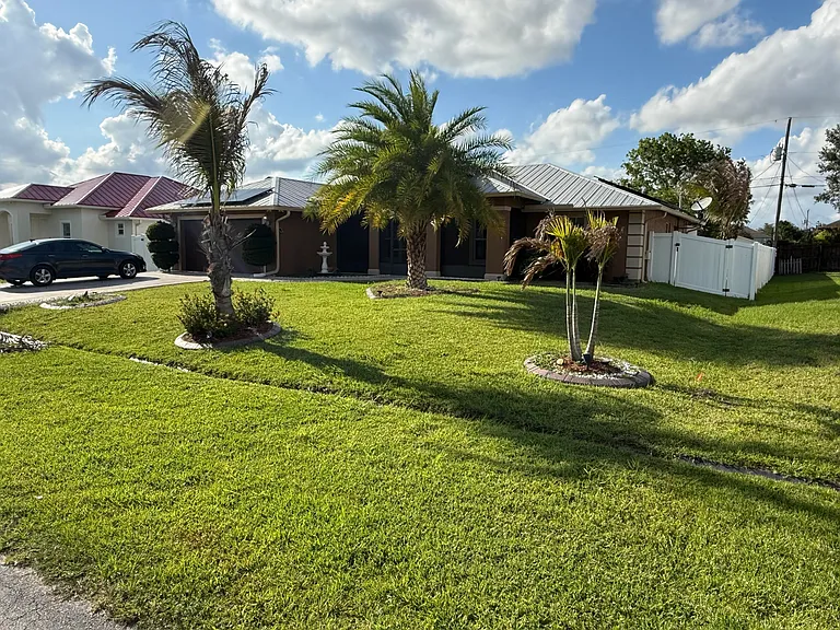 1481 SW Jacksonville Ave — Photo 2