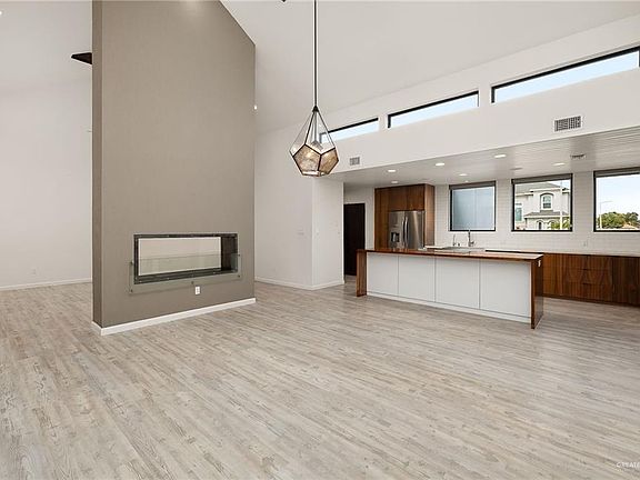 4th image of 1608 Saint Claire Ave