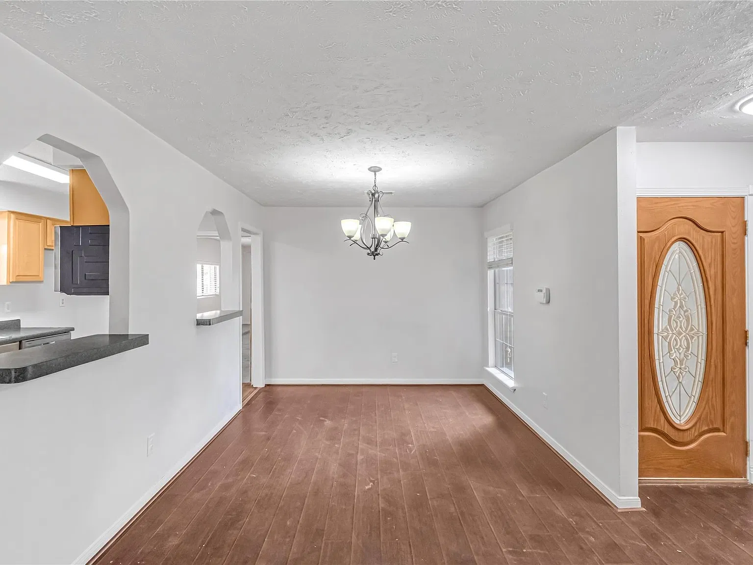 3 bed, 2.0 bath, 1381 sqft, $1,700 — Photo 4