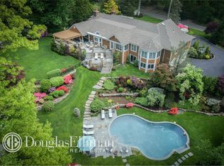 35 Ormond Park Rd, Glen Head, NY 11545