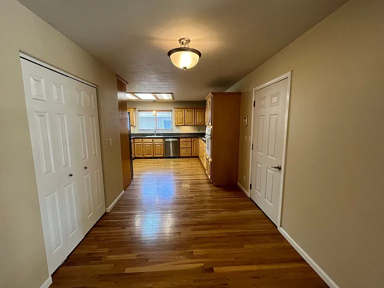 4575 Kincaid Ct — Photo 8