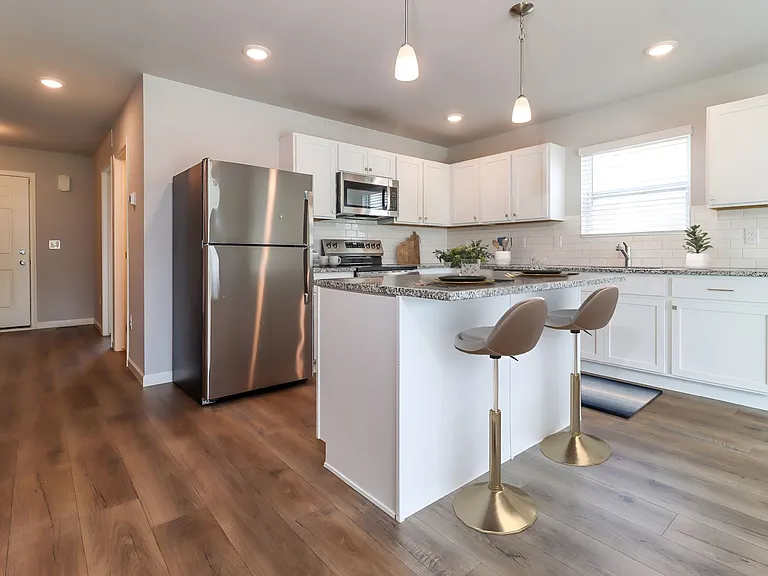 2216 Macatawa Ln — Photo 9