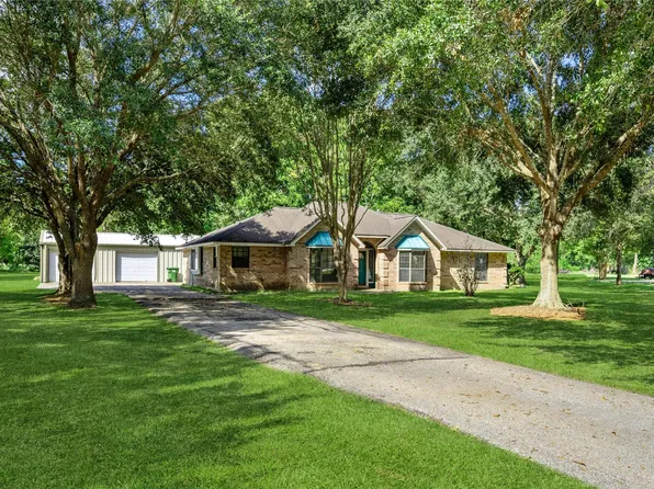 330 Brown Rd, Dayton, TX 77535
