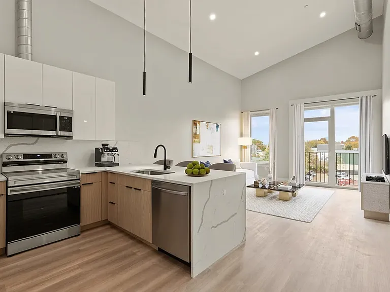 211 Green Street — Photo 5