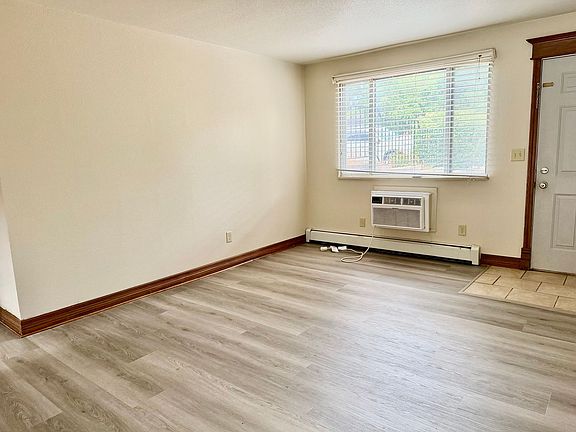 3rd image of 1628 Azalea Dr #4