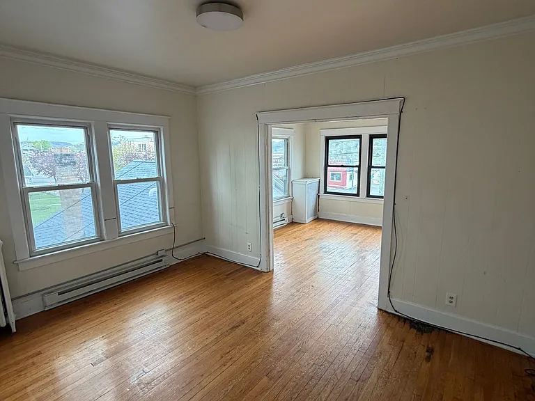 327 Main St — Photo 2
