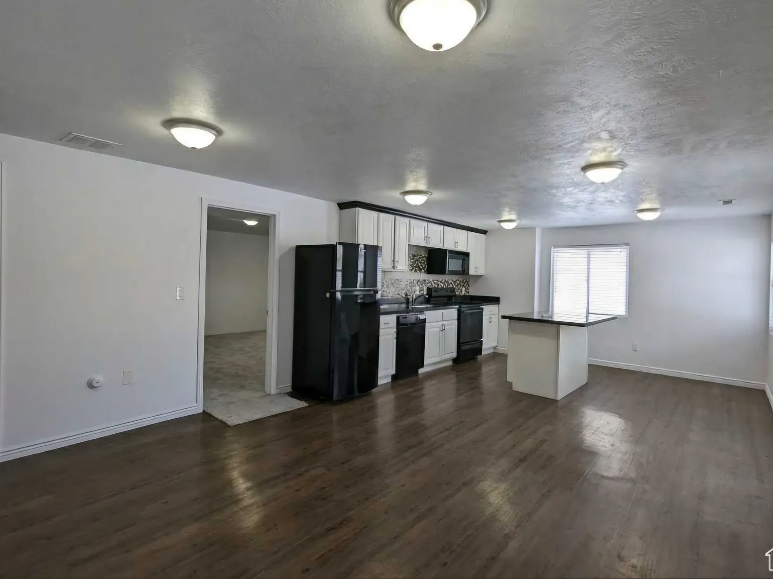 3 bed, 1500 sqft, $1,850 — Photo 3