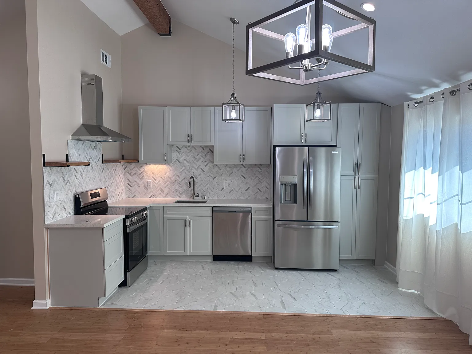 6958 Noble Ave — Photo 3