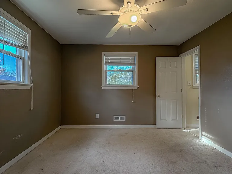 1346 Tallwood St — Photo 26