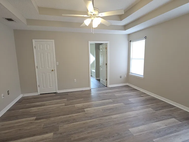 643 Alysheba Dr — Photo 2