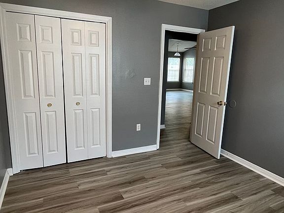 4th image of 515 Rush Park Cir
