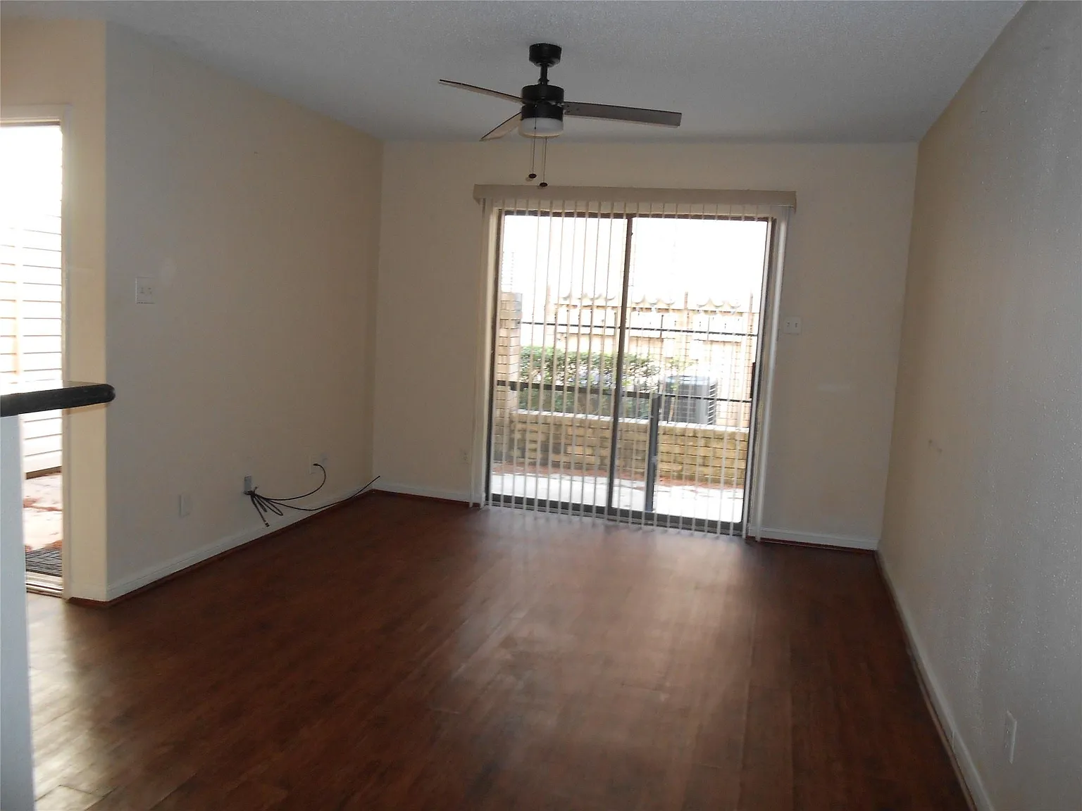 2 bed, 1.0 bath, 796 sqft, $1,395 — Photo 3