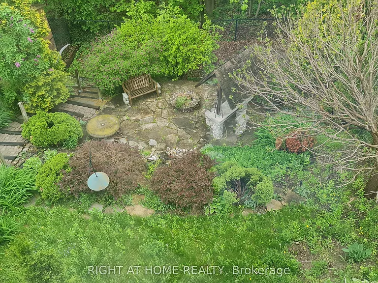 172 Lena Cres #2 — Photo 27
