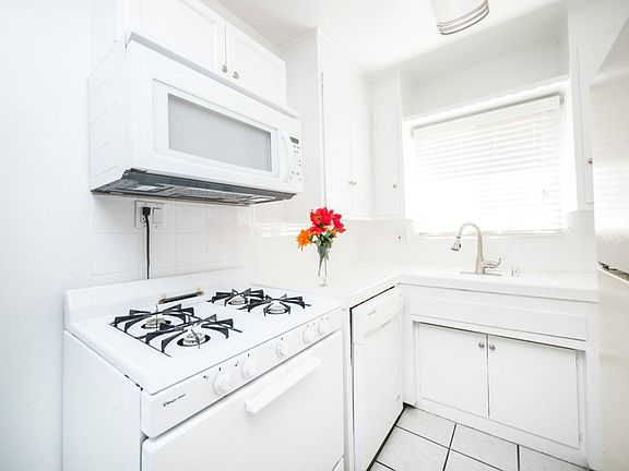 4th image of 6566 Fountain Ave #47-11