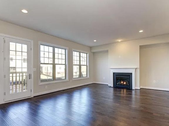 3rd image of 42586 Mantua Sq
