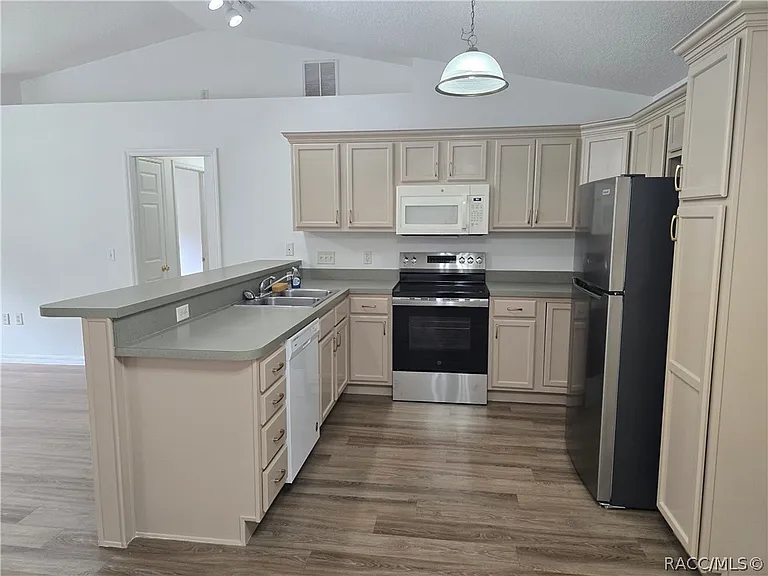 292 N Fitzpatrick Ave — Photo 4