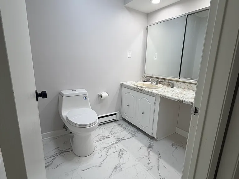 147 Amberly Dr #H — Photo 7