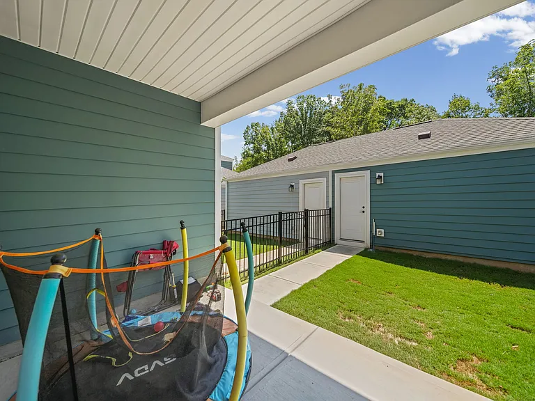10037 Mamillion Dr — Photo 22