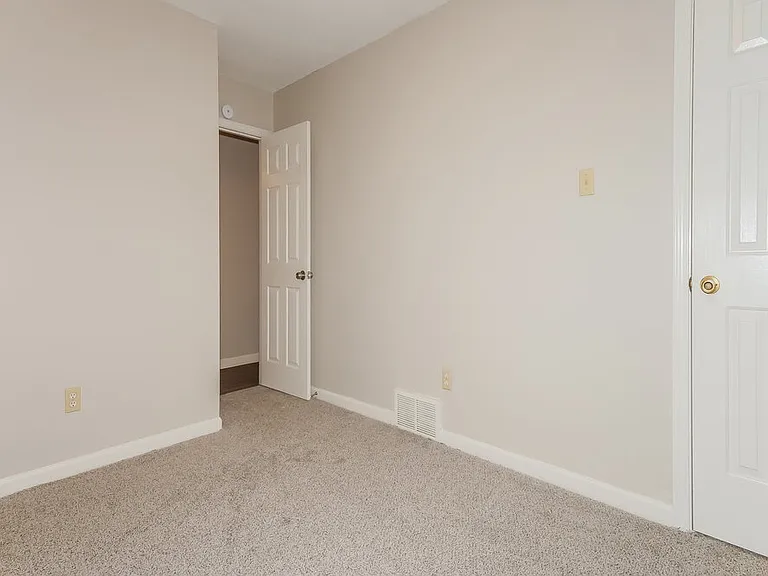 2590 Laurelcrest Dr — Photo 13