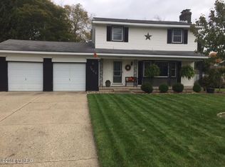 7466 Sandyhill Dr, Jenison, MI 49428