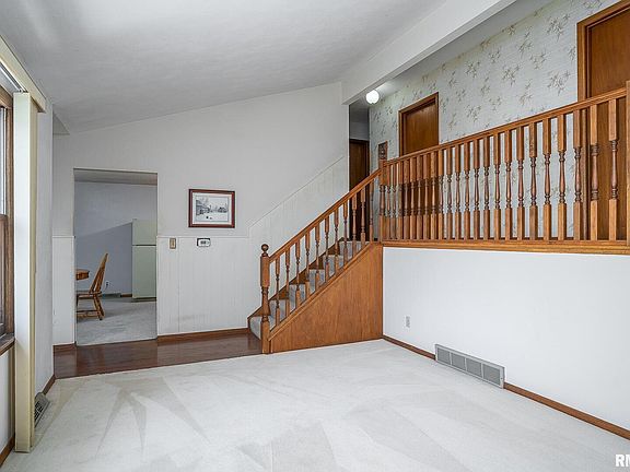 5th image of 2104 W 38th Pl