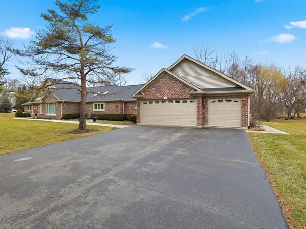 53 Darlington Dr, Hawthorn Woods, IL 60047