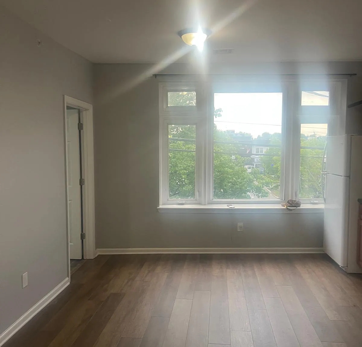 3 bed, 800 sqft, $2,100 — Photo 2