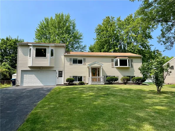 191 Wildflower Dr, Rochester, NY 14623