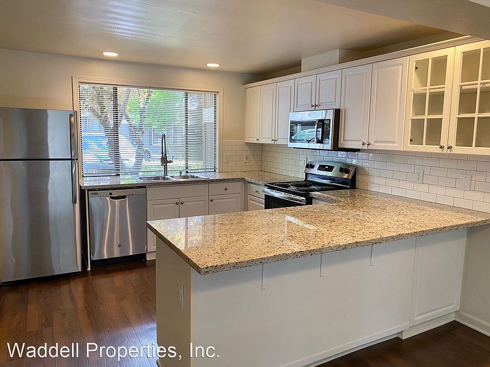 1st image of 11428 NE 67th St #10
