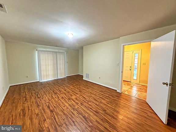 5th image of 4100 Hunters Hill Cir #4100