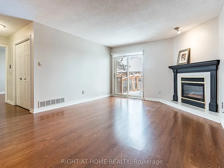 165 Main St E #7 — Photo 13