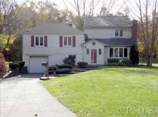 38 Kathleen Ln, Mount Kisco, NY 10549