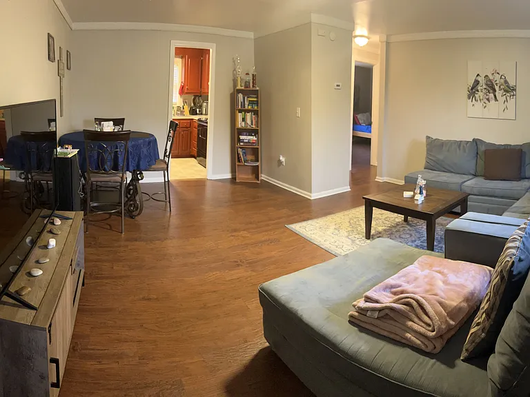 1256 Farmington Ave #B — Photo 6