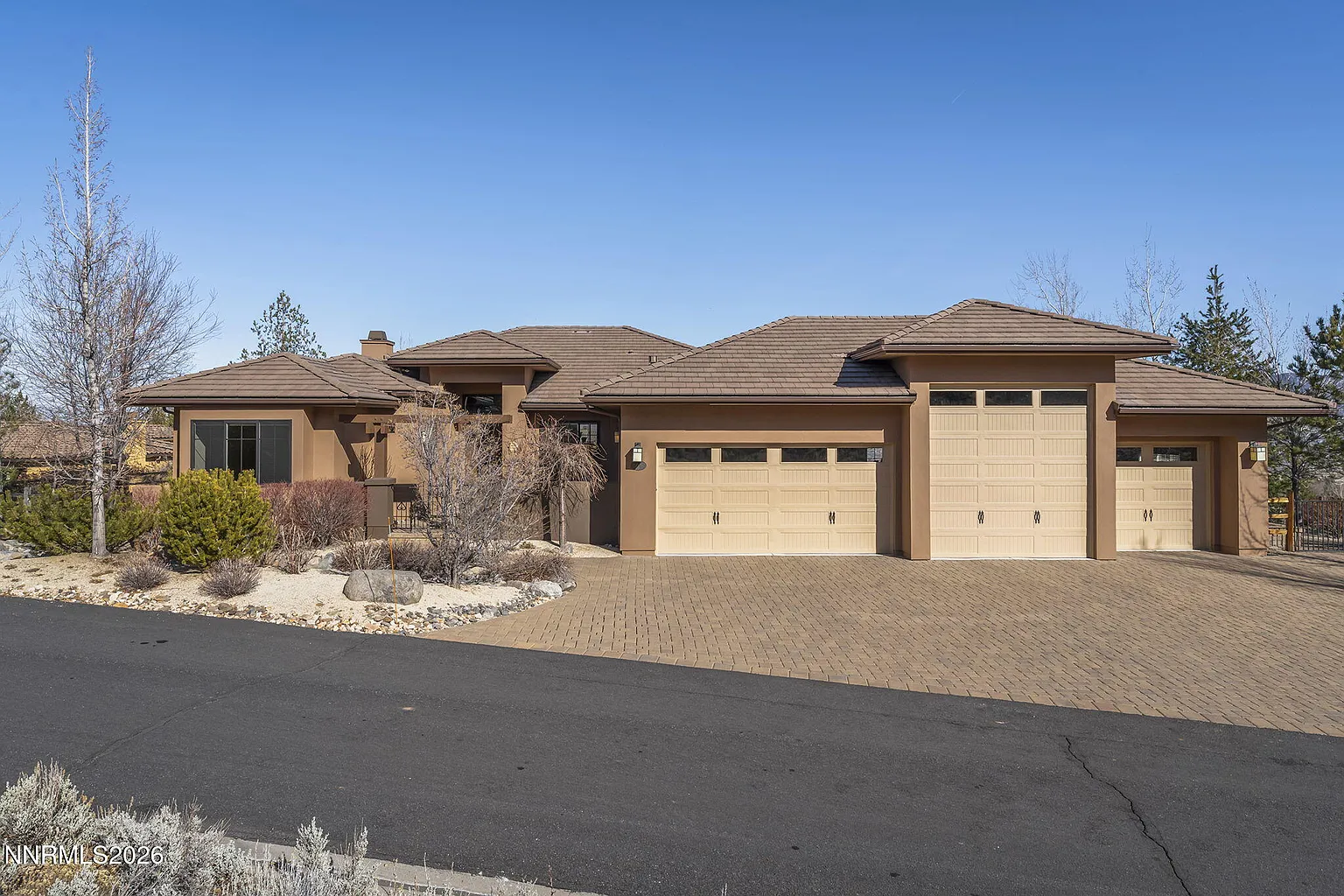 3640 Aspen Holw photo 1