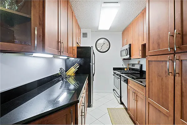 Sold by RE/MAX Midtown | media 4