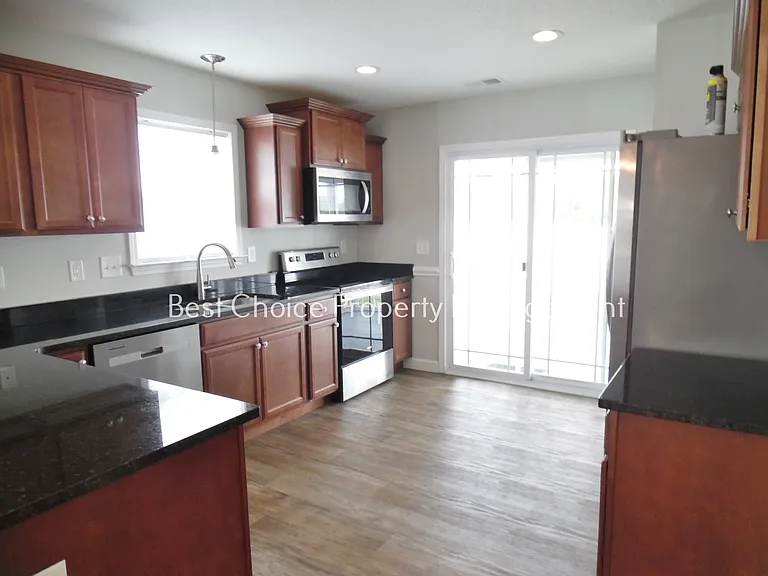 1386 Romany Ct — Photo 3