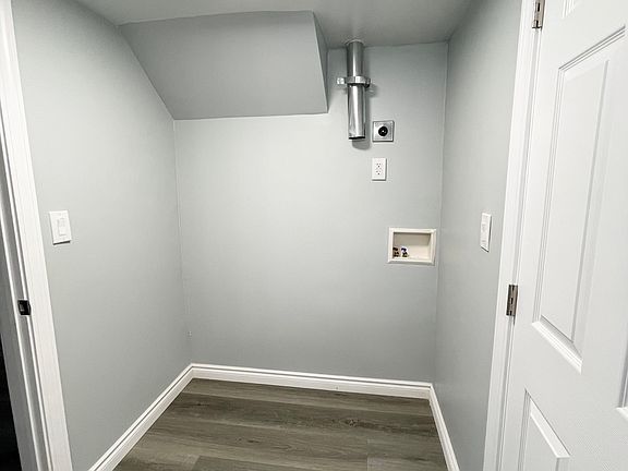 5th image of 890 N Campus Ave APT A