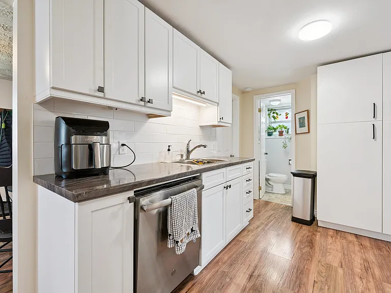 161 Grange St — Photo 11
