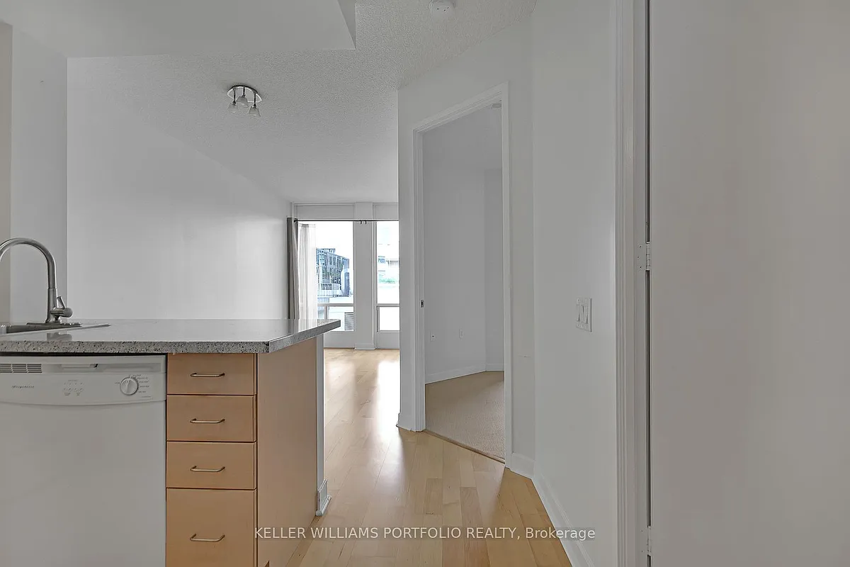 Building Photo - 85 Bloor St E #1204