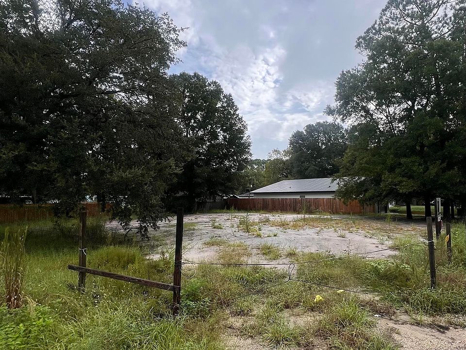 2nd image of 1046 Collier Blvd