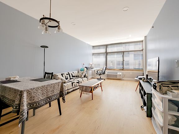 3rd image of 10 Regent St APT 501