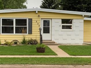 522 25th Ave NW, Minot, ND 58703