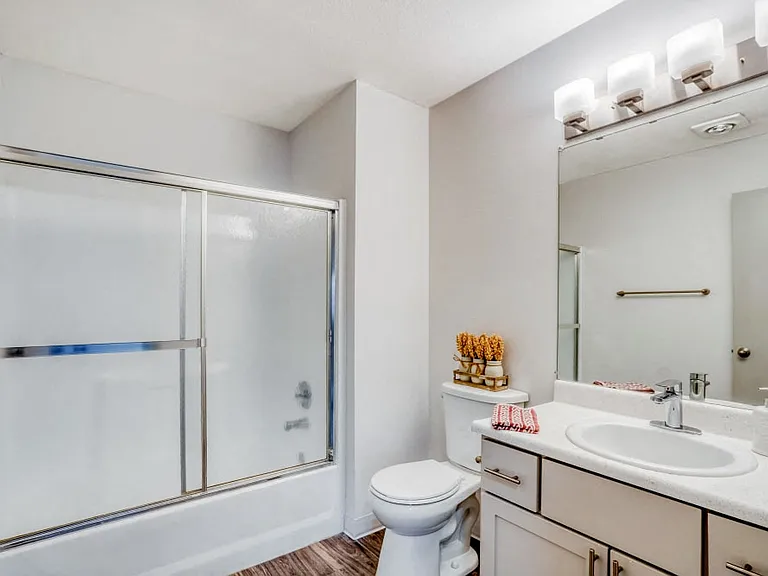 Woodspring Apt — Photo 20