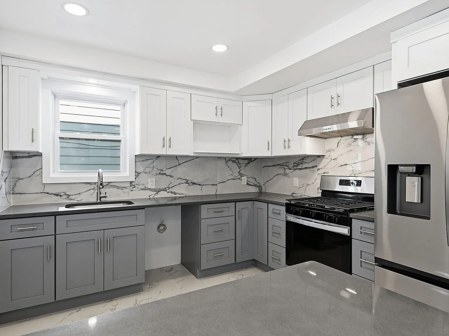 3 bed, 1140 sqft, $2,850 — Photo 1