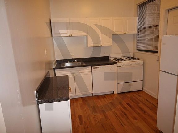 5th image of 3720 N Pine Grove Ave #3720E1