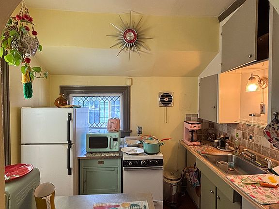 3rd image of 32 Vick Park Unit 2